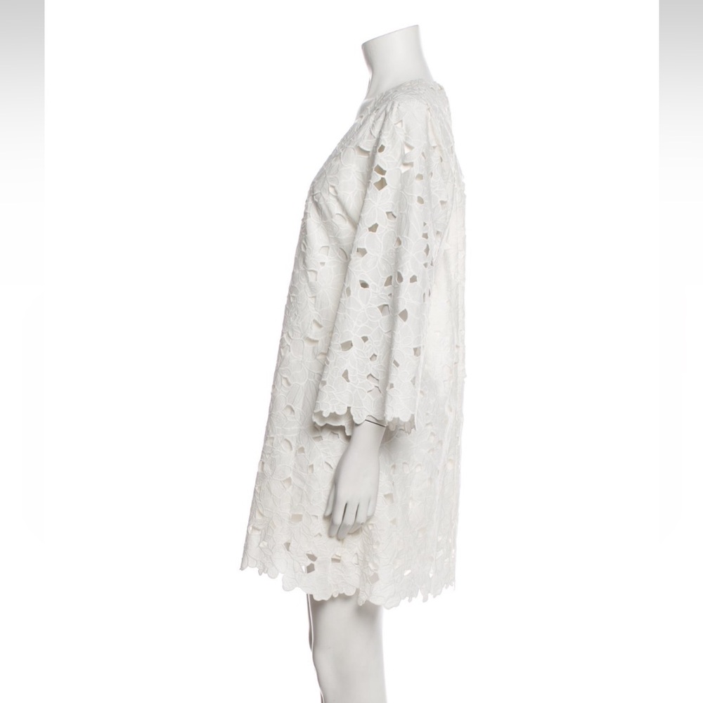 Cara Cara White Lace V-Neck Shift Dress - Picture 2 of 5